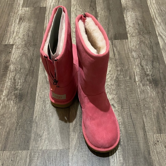 Pink Children’s Uggs - Picture 1 of 4